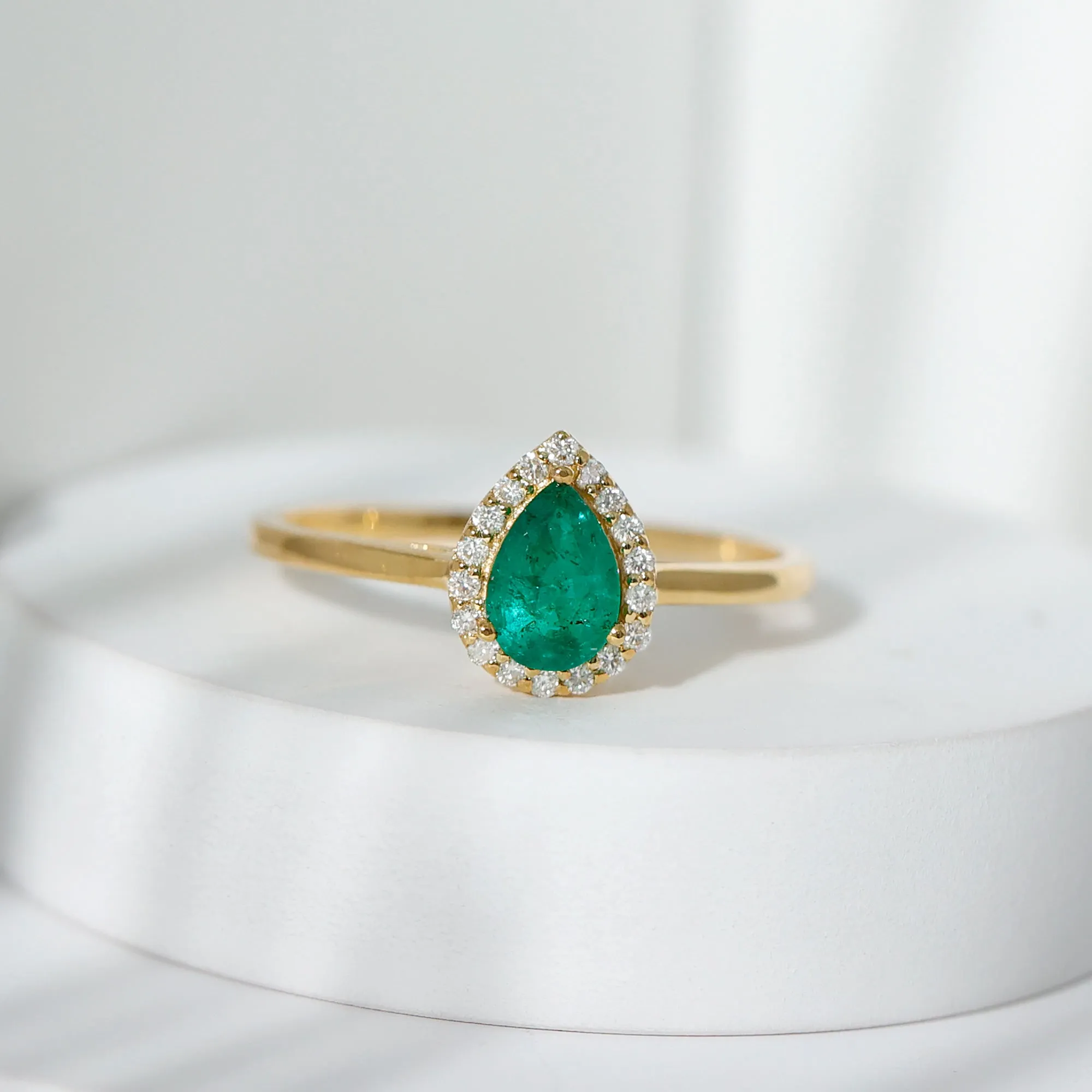 1 CT Emerald Teardrop Engagement Ring with Diamond Halo