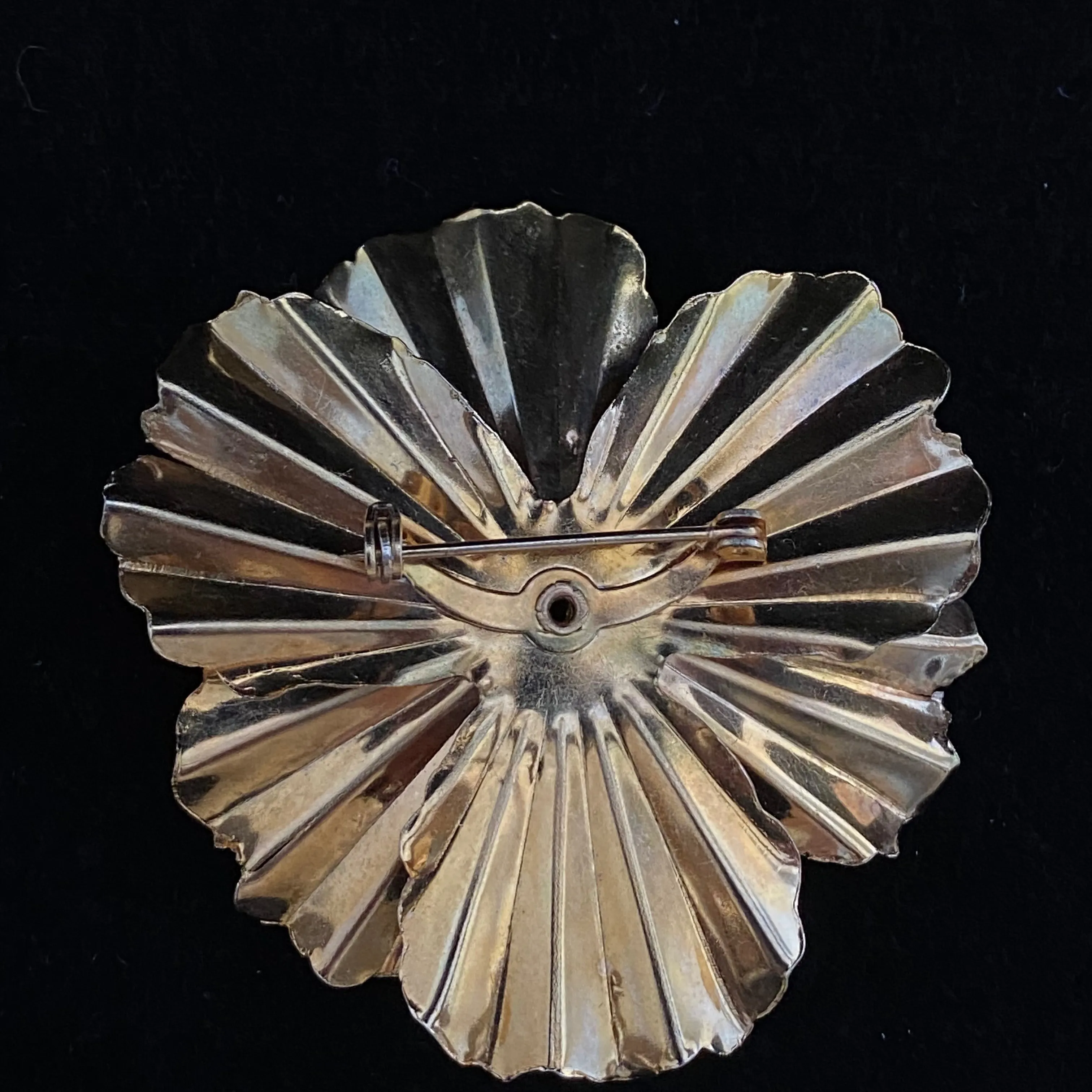 1960s Polished Gold-Tone Flower Brooch