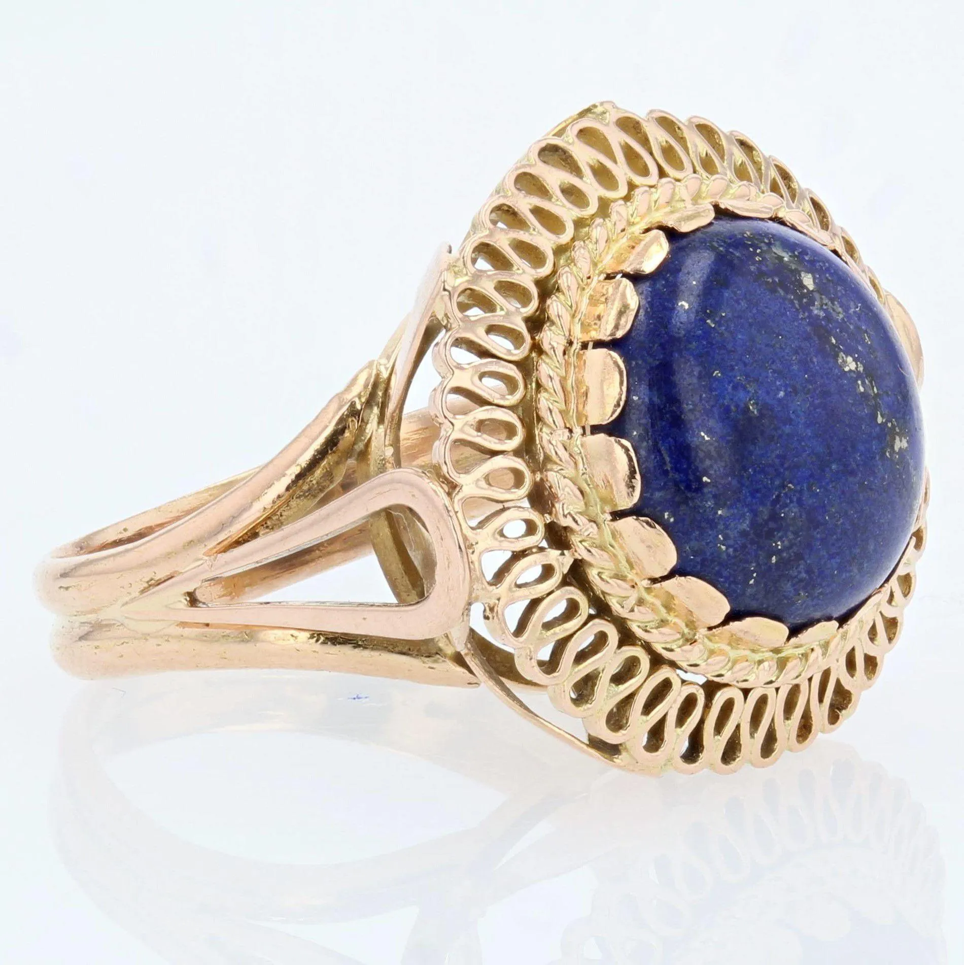 1960s Retro 4, 25 Carat Lapis Lazuli 18 Karat Yellow Gold Ring