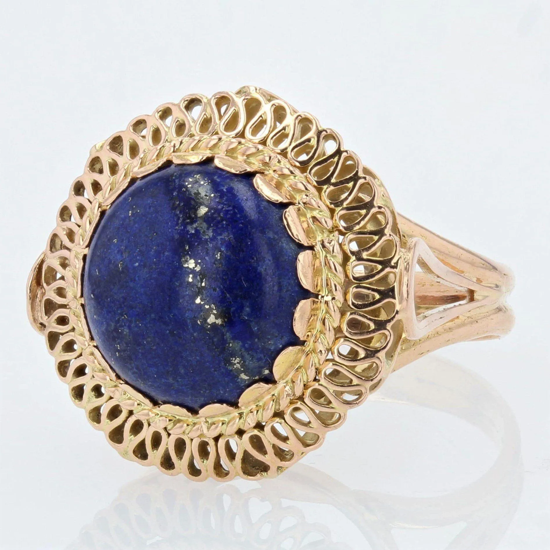 1960s Retro 4, 25 Carat Lapis Lazuli 18 Karat Yellow Gold Ring