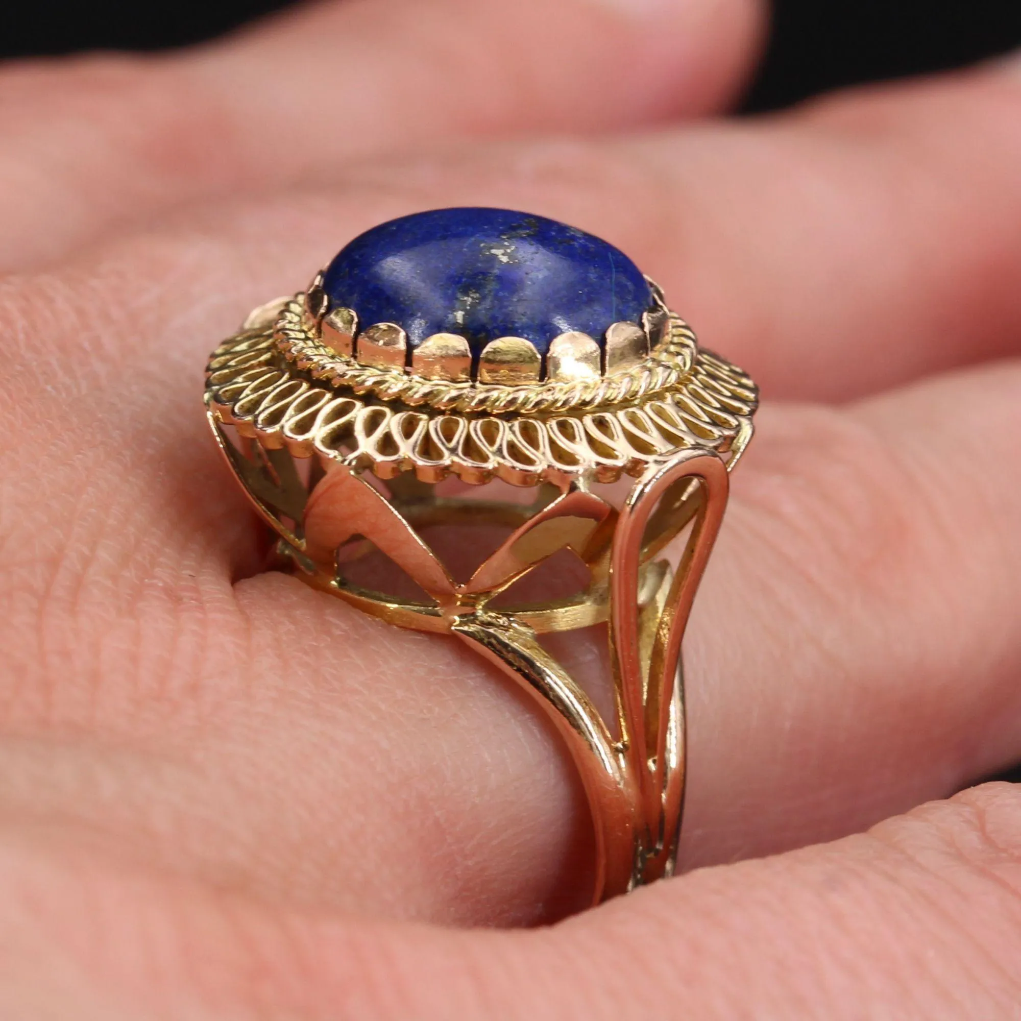1960s Retro 4, 25 Carat Lapis Lazuli 18 Karat Yellow Gold Ring