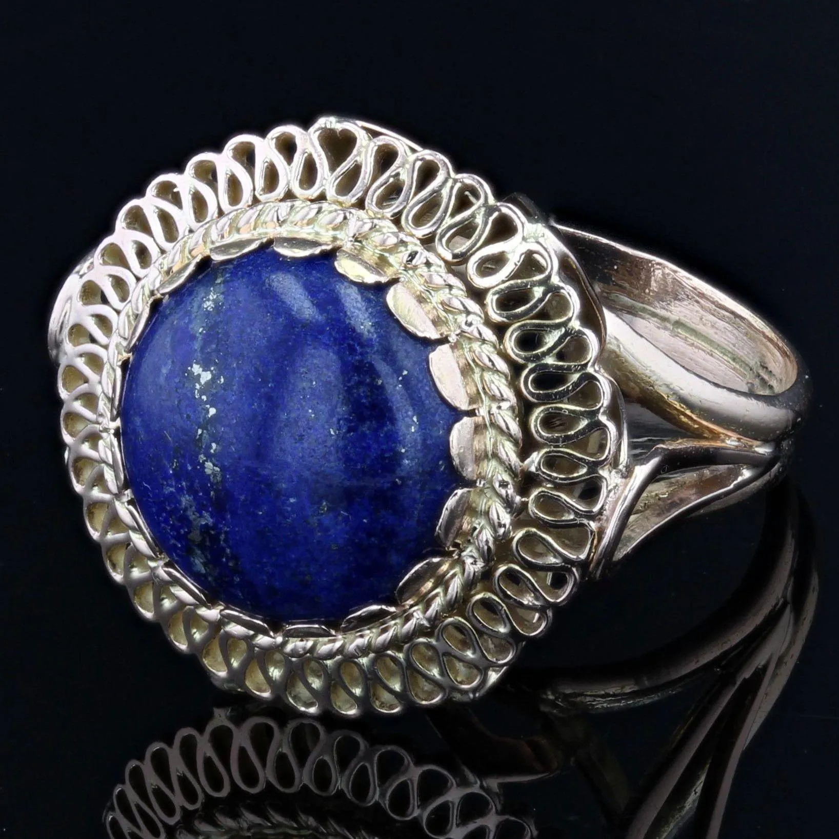 1960s Retro 4, 25 Carat Lapis Lazuli 18 Karat Yellow Gold Ring