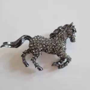 Horse brooch