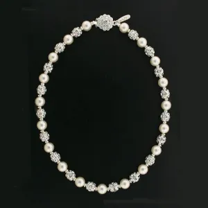 Pearl Necklace with Detailed Metal Accents