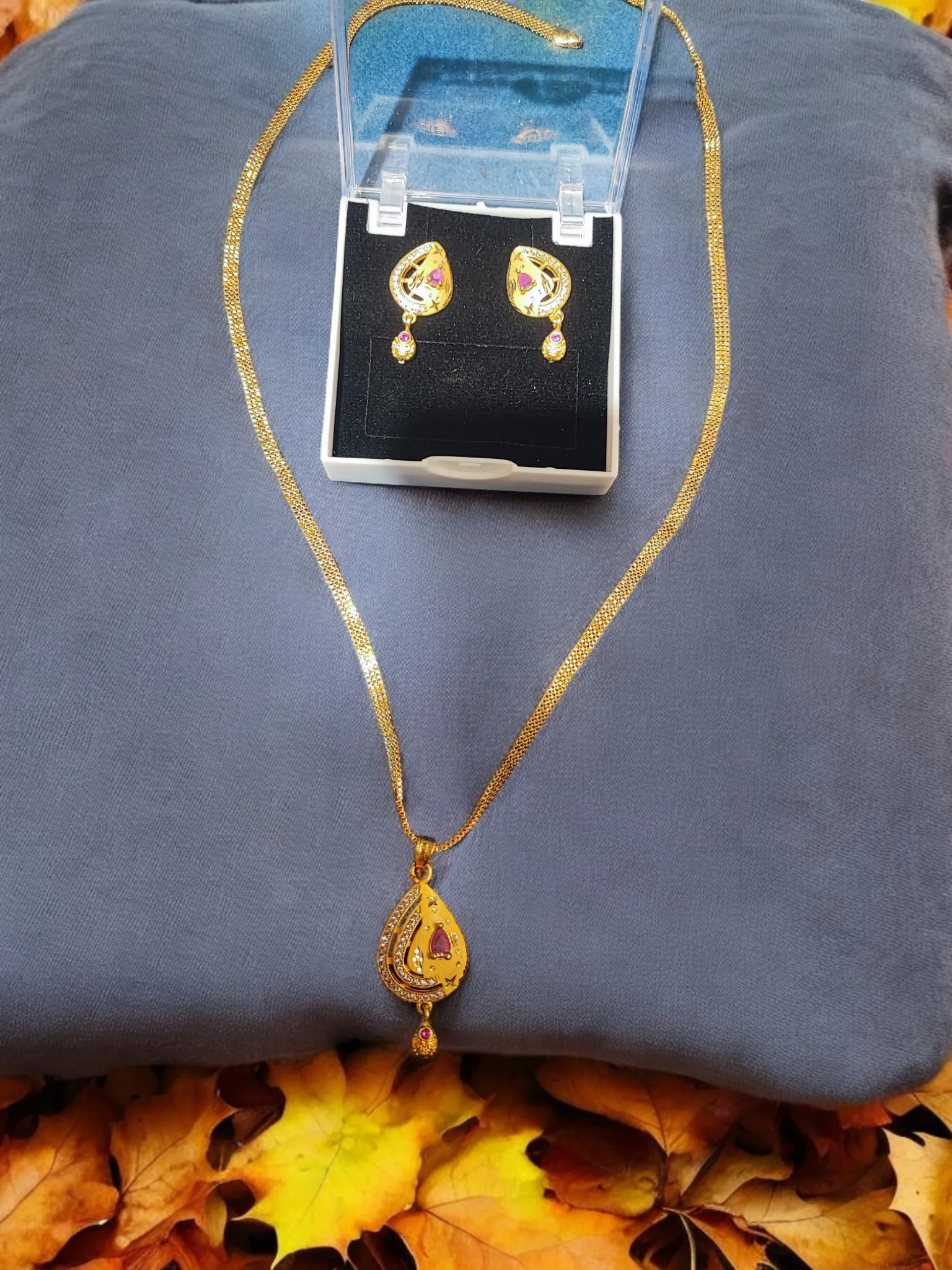 Pearlfect Matte Finish Gold Pendant Set