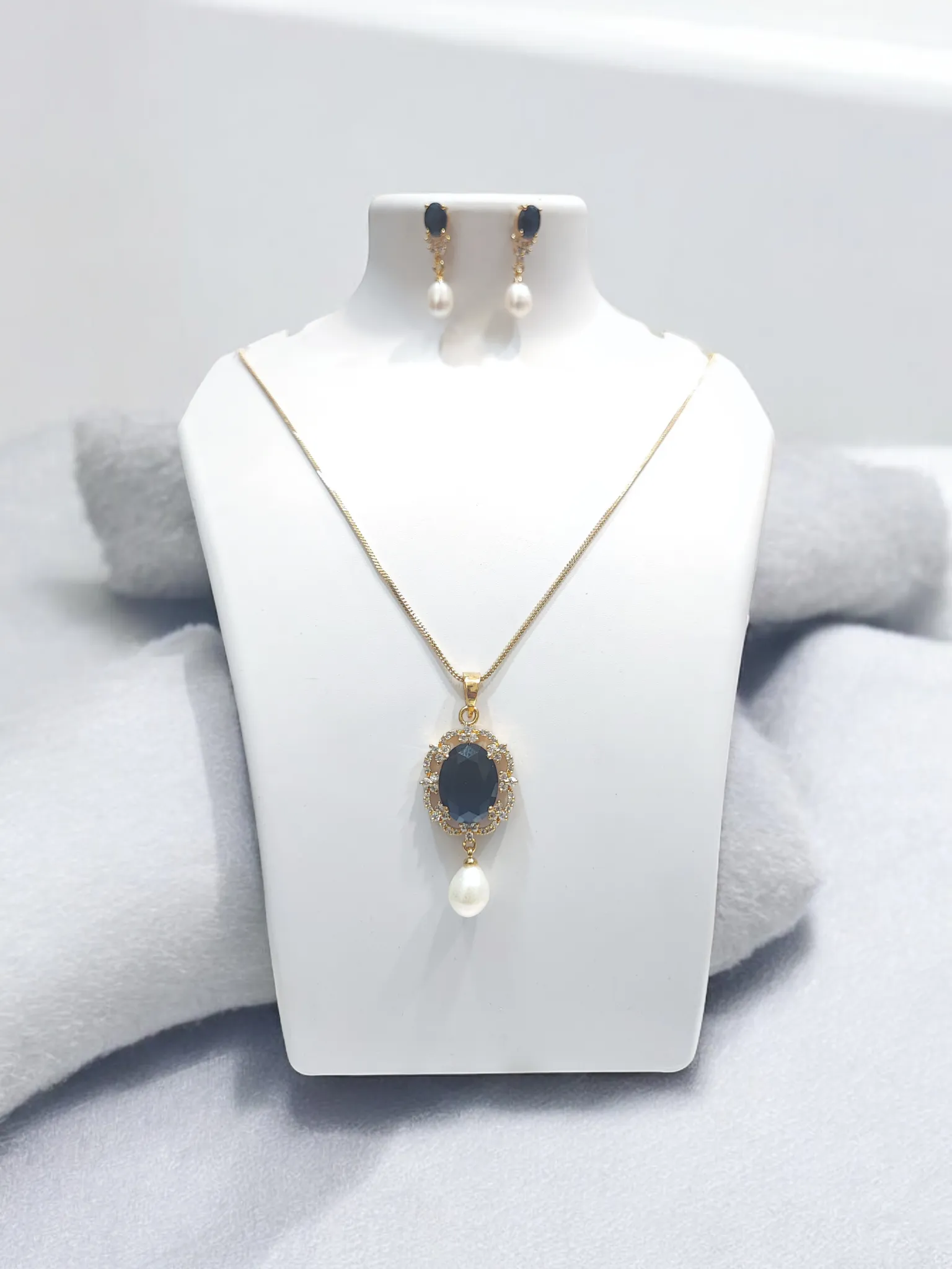 Pearlfect Pretty Mirror Pendant Set with Real Pearl