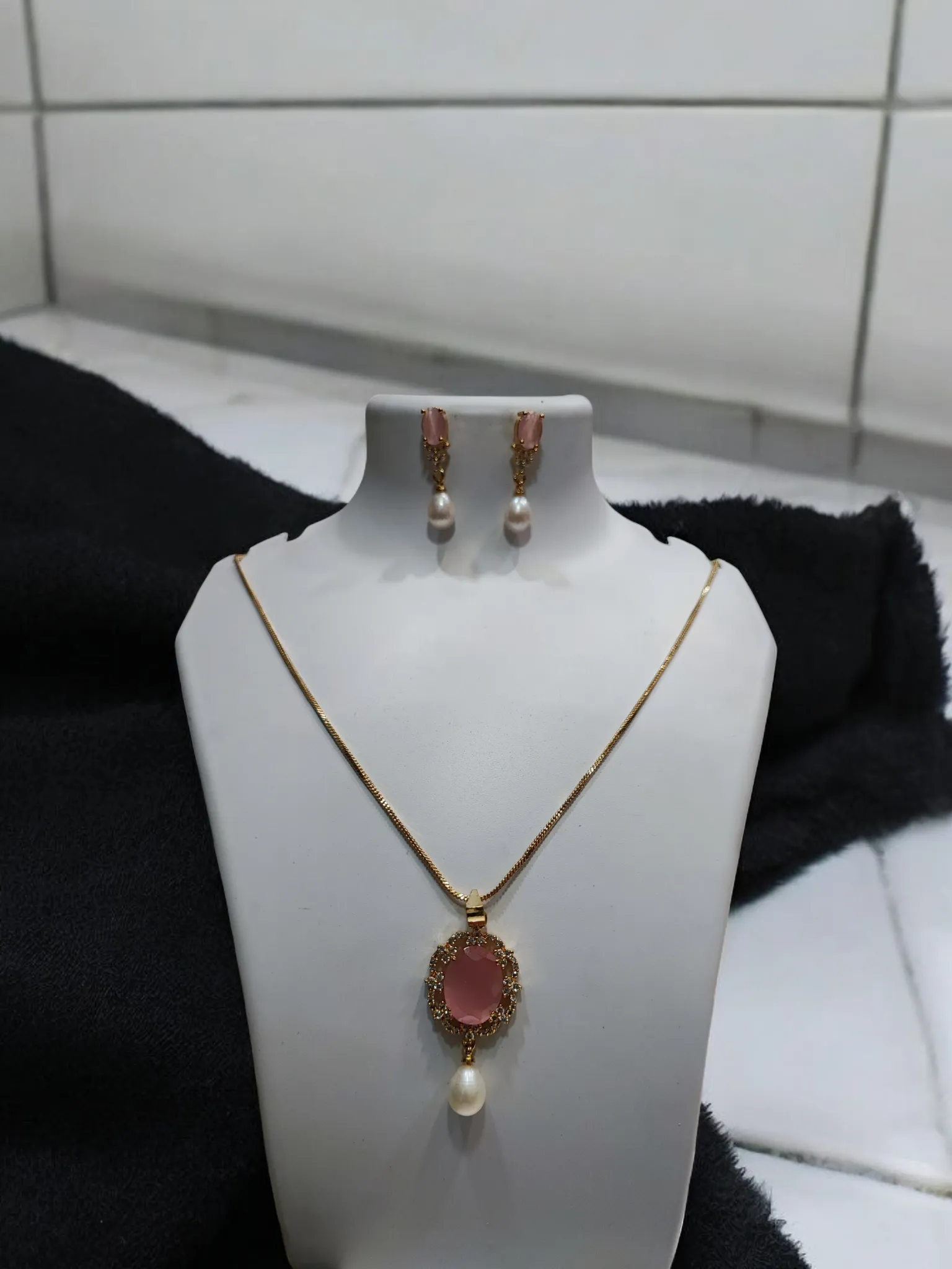 Pearlfect Pretty Mirror Pendant Set with Real Pearl