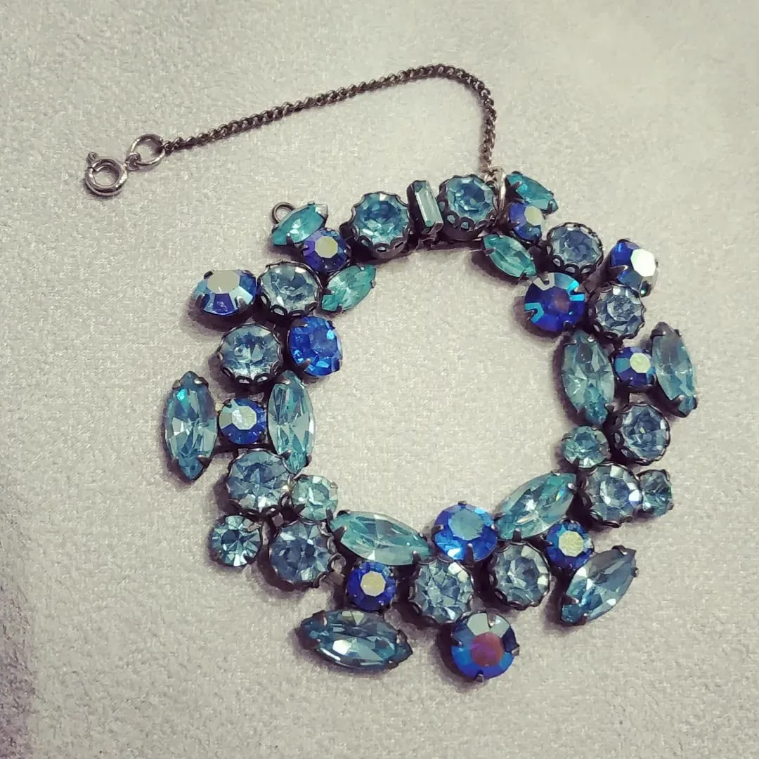 Regency Bracelet in icy blue