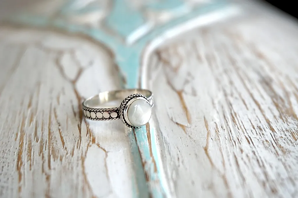 Silver Disc Round Mother of Pearl Ring