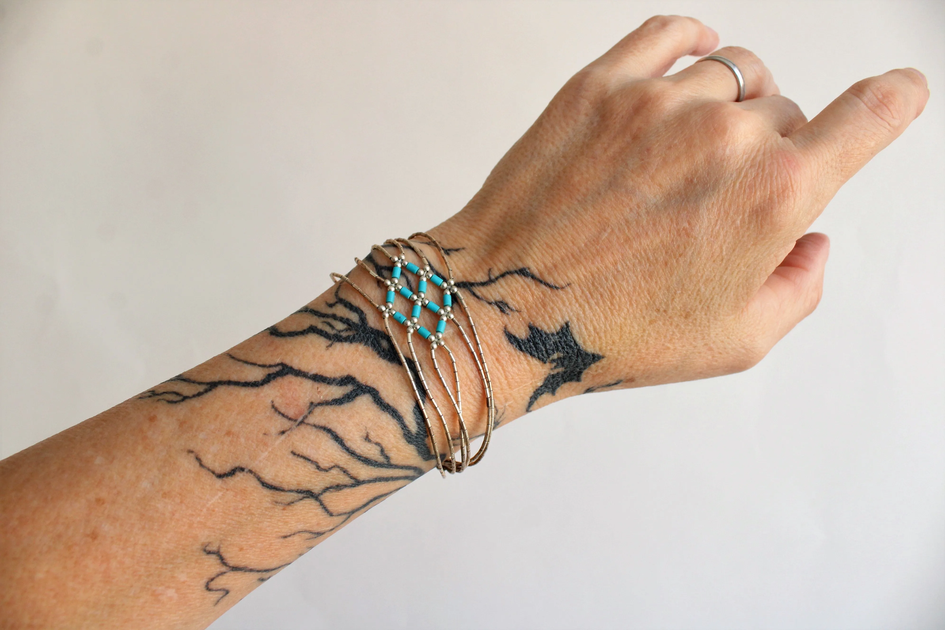 Vintage 1980s 1990s Turquoise Beaded Bracelet